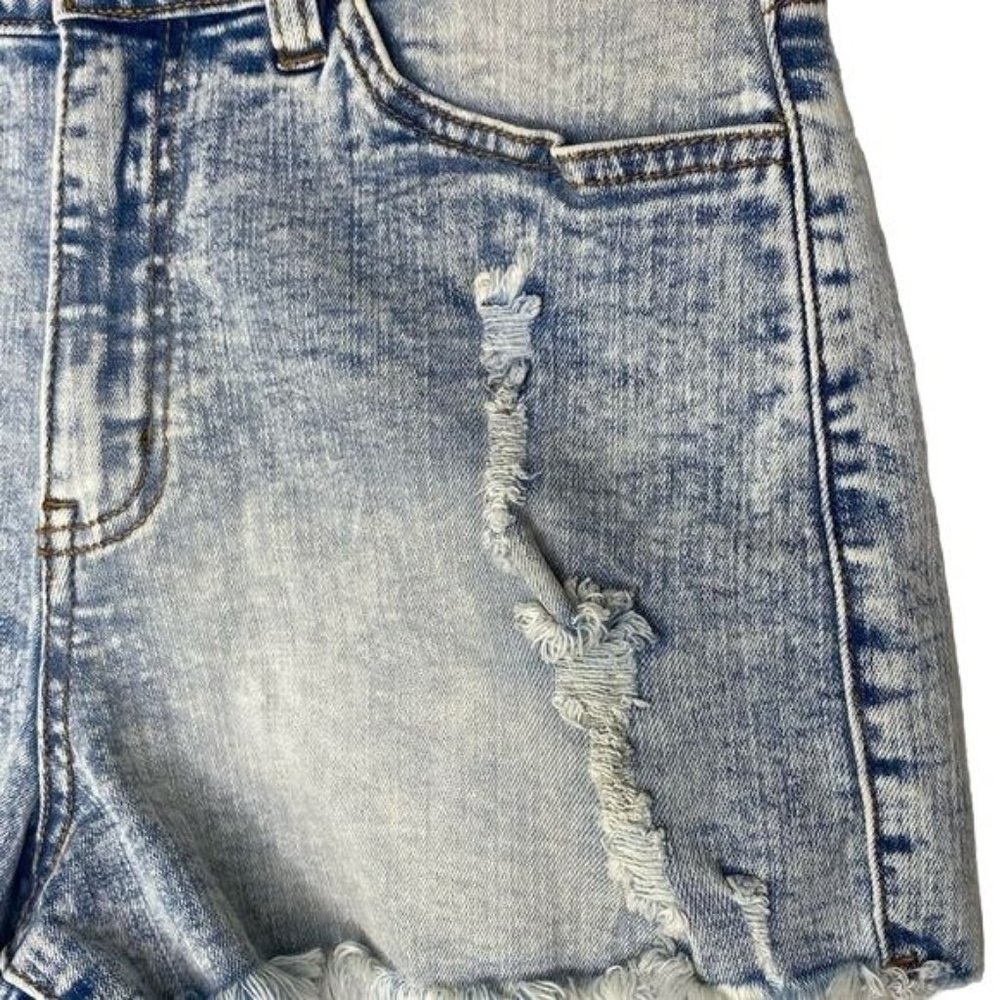 Almost famous juniors, ladies acid wash, cut off jean shorts, size 5 - Picture 3 of 10